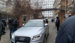 Yanukovych arrives at Rostov court accompanied by traffic police. PHOTOS
