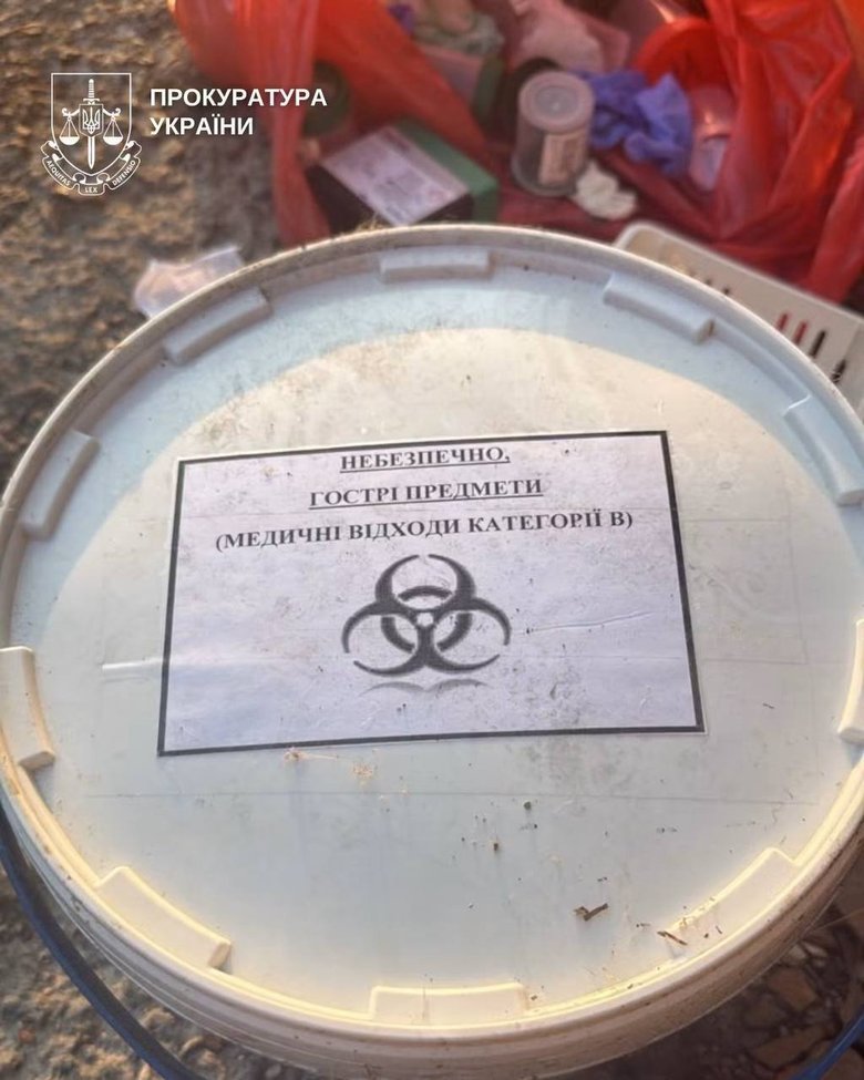 У Києві на складі незаконно зберігали небезпечні медвідходи