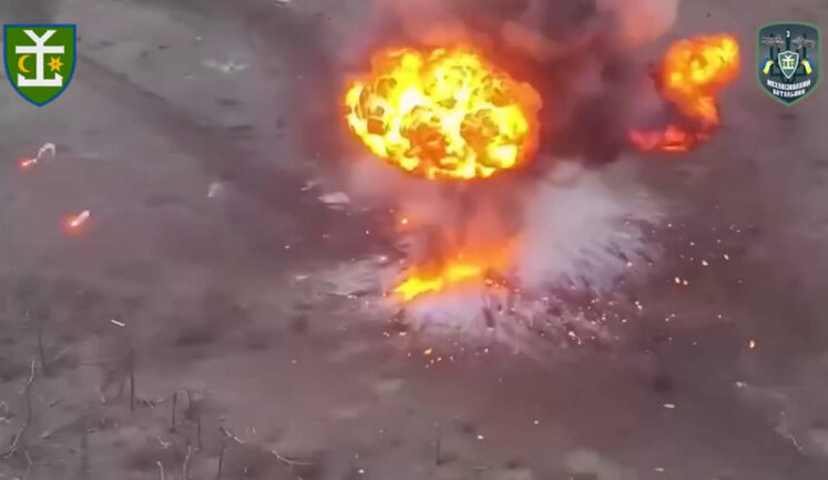 Яркая детонация боекомплекта вражеского танка на Северском направлении. ВИДЕО