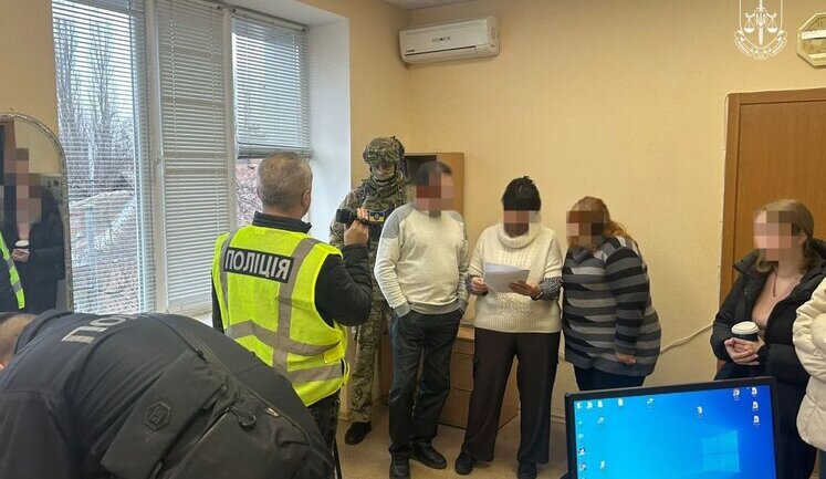 Фальсифікували запрошення на роботу в Україну: викрито канал незаконного перевезення іноземців через державний кордон, - Офіс Генпрокурора. ФОТОрепортаж