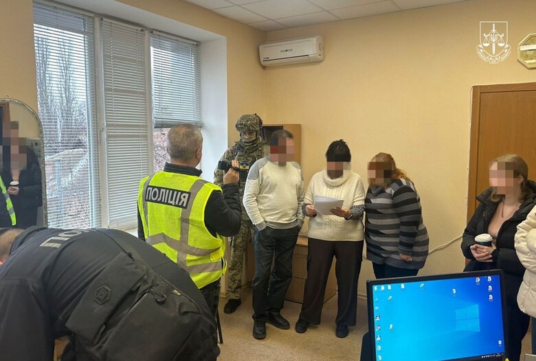 Правоохоронці викрили канал незаконного перевезення іноземців в Україну
