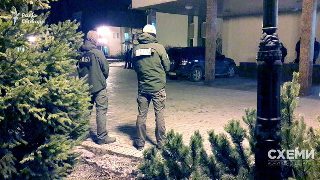 НАБУ в больнице Феофания проводит задержание главы ГФС Насирова 01