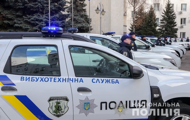 14 вибухотехнічних підрозділів Нацполіції отримали нові службові автомобілі підвищеної прохідності 03