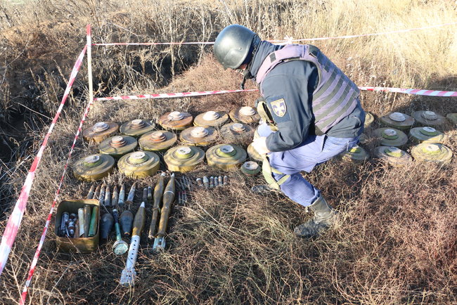 Rescuers clear 12-hectare-area of mines near Petrivske, Bohdanivka 01