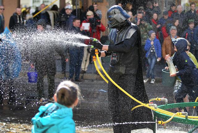 Wet Monday in Lviv: water battles on Ploshcha Rynok 11