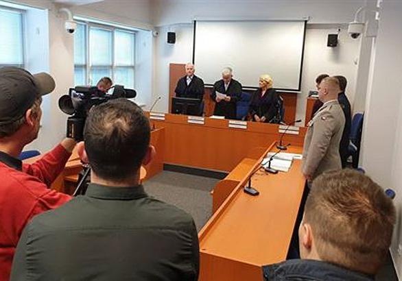 Посол України в Чеській Республіці Євген Перебийніс: Важливі не лише самі вироки, а й кваліфікація, яку застосовує чеський суд у справах бойовиків, які воювали на Донбасі 03