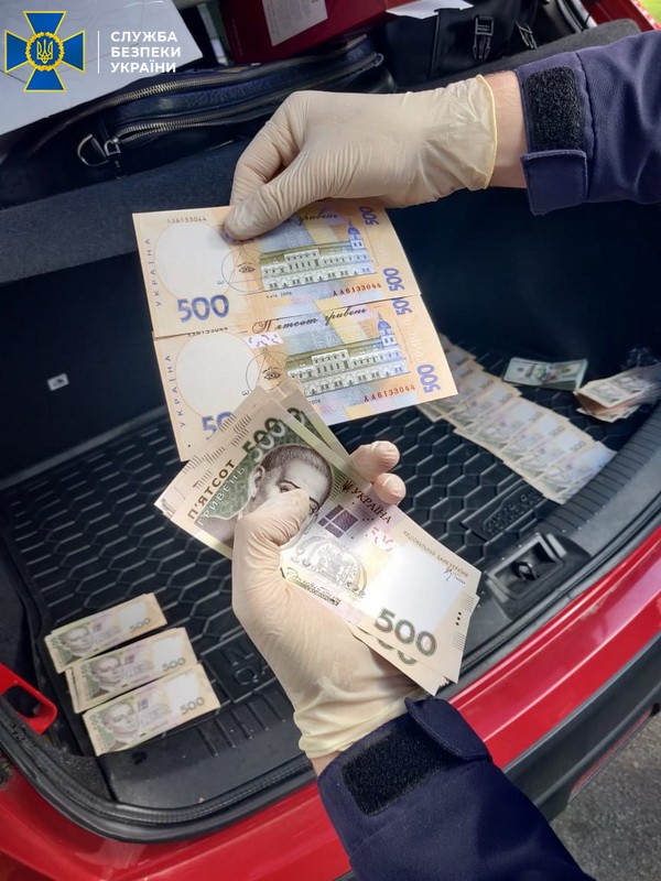 Контррозвідка СБУ спіймала чиновника Міносвіти на отриманні відкатів за фінансування науково-дослідних робіт в оборонній сфері 02