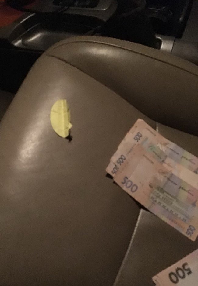 Співробітник Нацполіції в Дніпрі вимагав хабар 100 тисяч грн, - СБУ 02