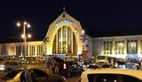 "Київтеплоенерго" ліквідувало пошкодження тепломережі біля залізничного вокзалу, пошкодженої уламками ракети