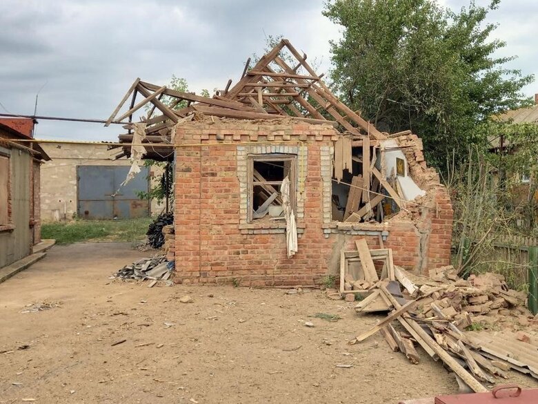 Russian troops shelled houses in Zaporizhzhia region 04