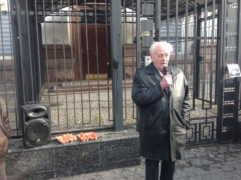 Степан Хмара: На початку війни ми, старі партизани, вночі обходили свій квартал у Києві. Дивилися, чи нема диверсантів 03