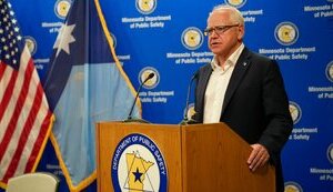 Гарріс обрала кандидата у віцепрезиденти. Ним став губернатор штату Міннесота Тім Волз, - CNN