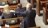 "Для голосования за премьера у Партии регионов карточки есть, а голосов нет", - "Свобода". ВИДЕО