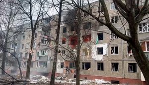 Рашисты ударили дроном по пятиэтажке в Чернигове: погиб человек, есть раненые. ВИДЕО+ФОТОрепортаж