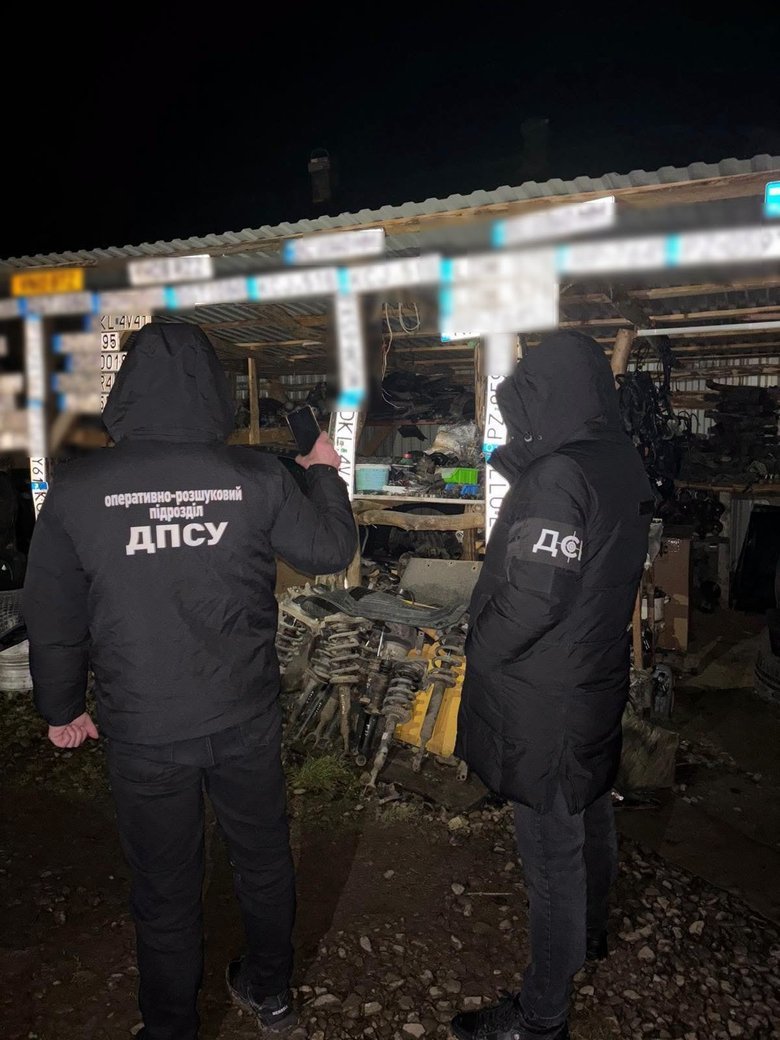 До суду скерували справу чоловіка, який продавав авто, ввезені під виглядом гуманітарної допомоги для ЗСУ