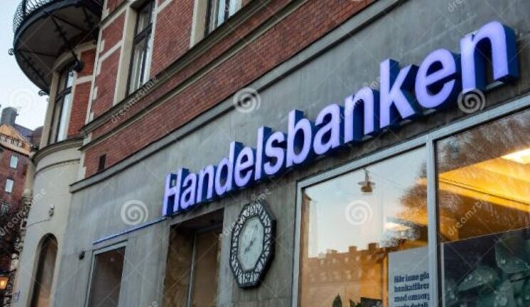 Россиянка пожаловалась на "шведских русофобов" из банка Handelsnbanken, отказавших ей в открытии счета и даже не пустивших в заведение: "Это - дискриминация". ВИДЕО