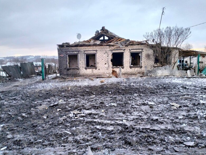 Ruscists attacked Kharkiv region with KABs: Woman killed, houses damaged, school on fire 02