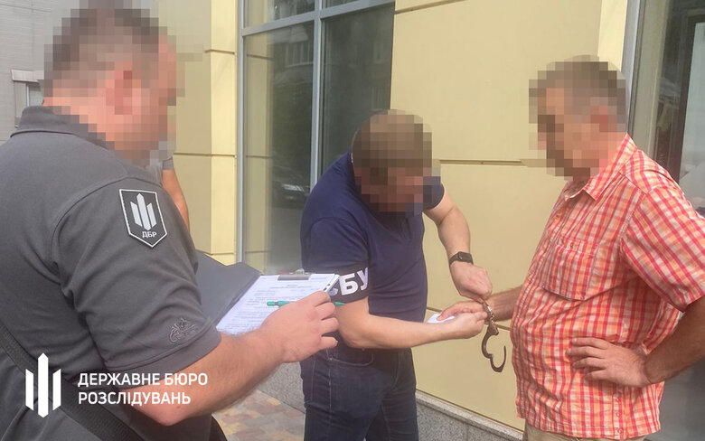 ДБР викрило адвоката з Дніпра, який організував бізнес на ухилянтах