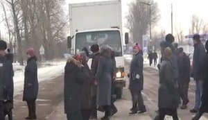 Сотрудники ГП "Украина" на Житомирщине угрожают перекрыть трассу Киев-Чоп: более 10 лет не решается вопрос с приватизацией предприятия. ВИДЕО