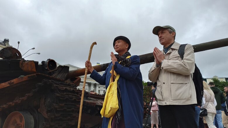 Танк, БМД та Тигр: В центрі Києва відкрилась виставка демілітаризованої техніки російських окупантів 25
