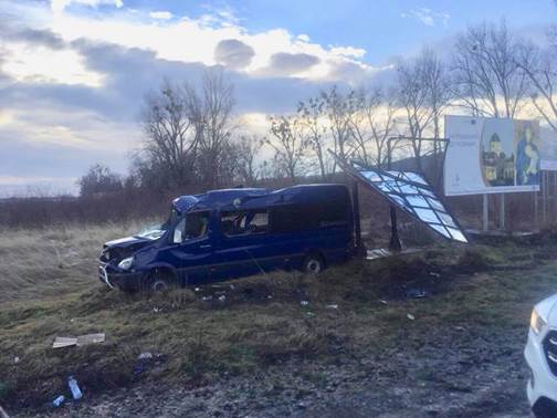 Пасажирський автобус перекинувся на Львівщині 01