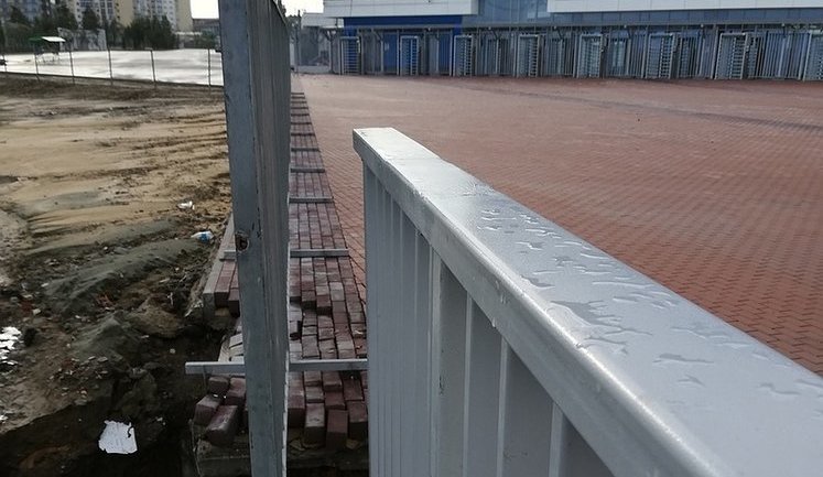 Доріжки біля стадіону, побудованого до ЧС-2018 у Волгограді, змило сильним дощем у день фіналу. ВІДЕО+ФОТОрепортаж