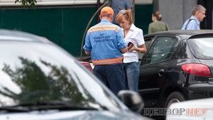 В Украине продолжается парковочный беспредел: "Берем деньги, потому что люди платят"