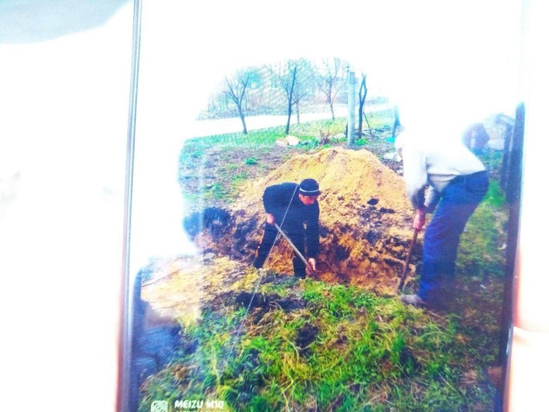 Тело Василия было изувечено, лица не было, кисти рук раздроблены, страшные гематомы, ребра неестественно вывернуты, - житель Бучи Тарасевич дал показания по поводу преступлений россиян 03