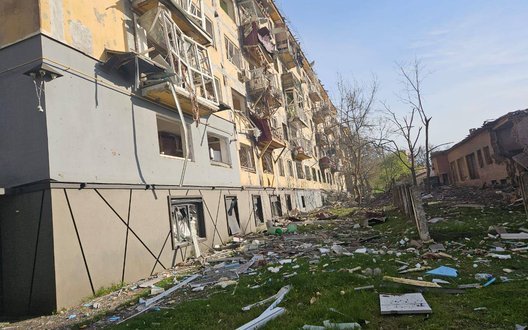 Рашисти вдарили ФАБами по центру Краматорська: 5 загиблих та 12 поранених, палає пожежа. ФОТОрепортаж