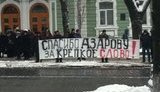 "Спасибо Азарову за крепкое слово": Несколько десятков активистов пикетируют итоговую конференцию премьера. ФОТО