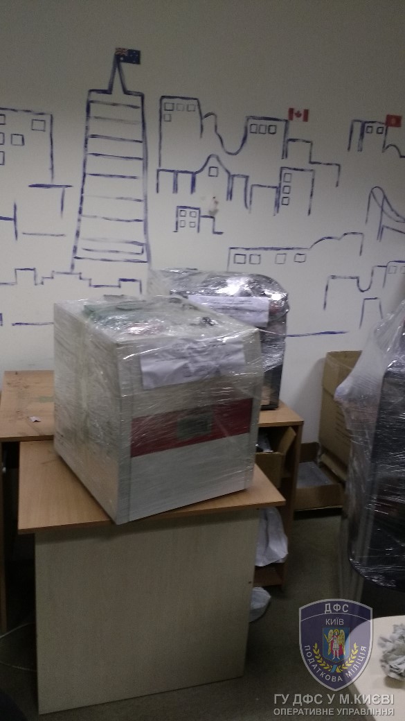 Київські податківці перекрили незаконний канал постачання в країну електронної техніки відомих торгових марок 13 Київські податківці перекрили незаконний канал постачання в країну електронної техніки відомих торгових марок 13