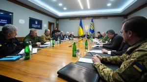 Наголошую, жодної цивільної людини введення воєнного стану не торкнеться, - Порошенко