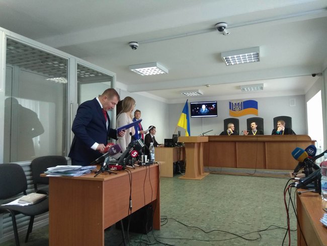 Суд над Януковичем: допит Яценюка та Авакова 10