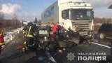 Легковик зіткнувся з фурою на Закарпатті, загинули 4 людини. ВІДЕО+ФОТОрепортаж