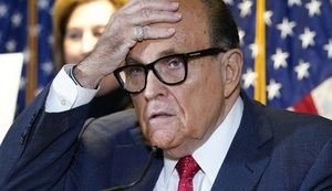 Прокуроры США изъяли доказательства из электронной почты предположительно Луценко и Насирова по делу Джулиани, - Bloomberg