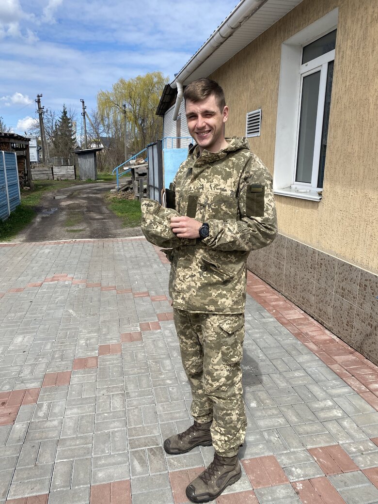 Командир 16-го батальйону 58-ої бригади Володимир Логуш: Як вони заходили через кордон? Ішла фура, за нею впритул три-чотири БТРи. В темряві незрозуміло було, що то кацапська техніка 03 Командир 16-го батальйону 58-ої бригади Володимир Логуш: Як вони заходили через кордон? Ішла фура, за нею впритул три-чотири БТРи. В темряві незрозуміло було, що то кацапська техніка 03