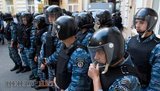Тимошенко привезли в суд. На улице более 50 автобусов с бойцами внутренних войск