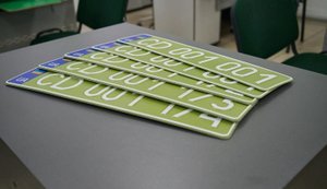 В Україні ввели новий стандарт дипломатичних номерів