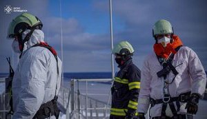Удар дроном по ЧАЭС: на арке тушат один очаг тления, радиация в пределах нормы, - ГСЧС. ФОТОРЕПОРТАЖ