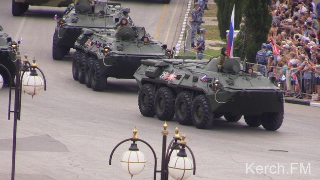Оккупанты провели в Крыму сразу два военных парада 19