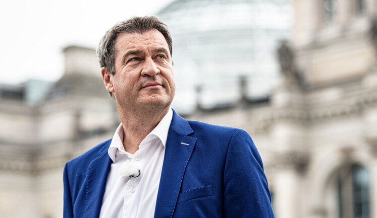 Лидер ХСС Зедер призвал отменить социальные выплаты для украинских беженцев в Германии, - Bild