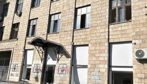 Під час ракетної атаки РФ на Київ пошкоджено Інститут літератури ім. Т. Г. Шевченка НАНУ. ФОТОрепортаж