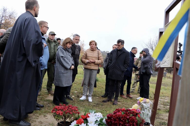 Греція продовжить надавати підтримку Україні, - президентка Сакелларопулу 07