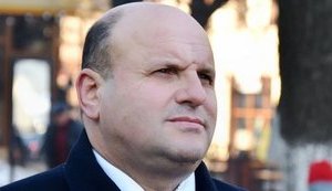 Голову Чернівецької облради Мунтяна госпіталізовано з COVID-19, він у важкому стані