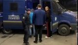 Катя Осадчая опаздывала на поезд после вечеринки "слуг народа" в Трускавце, поэтому ее везли полицейские с мигалками. ВИДЕО