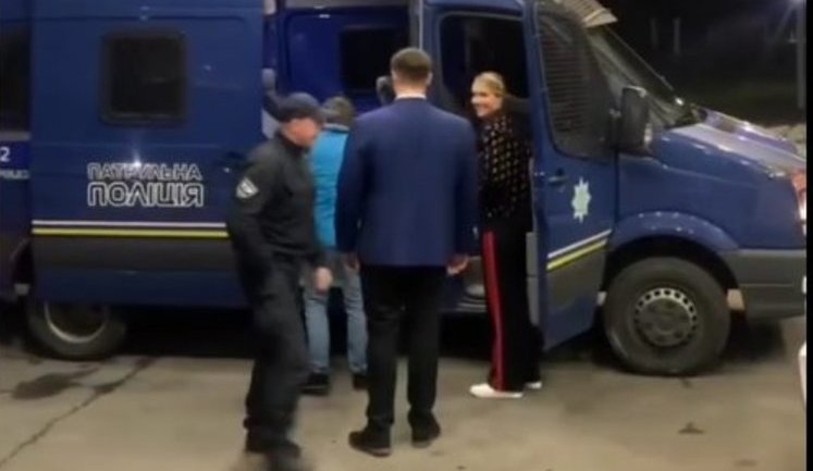 Катя Осадча спізнювалася на потяг після вечірки "слуг народу" в Трускавці, тому її везли поліцейські з мигалками. ВIДЕО