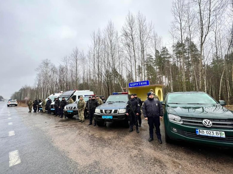Вчерашнее появление туристов в Черниговской области свидетельствует о попытке прощупать уровень защищенности наших границ, - Клименко 02
