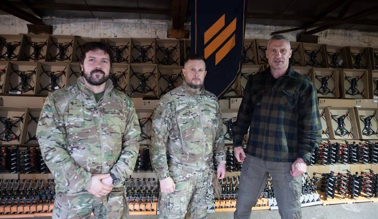 Виталий Кличко посетил бойцов "Трійки" на Харьковском направлении - привез 5800 БПЛА от громады Киева. ВИДЕО+ФОТОрепортаж