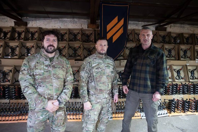 Кличко передав Третьому корпусу 5800 дронів від Києва