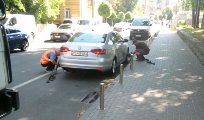Припаркованные на велополосах автомобили будут эвакуировать, - КГГА 04